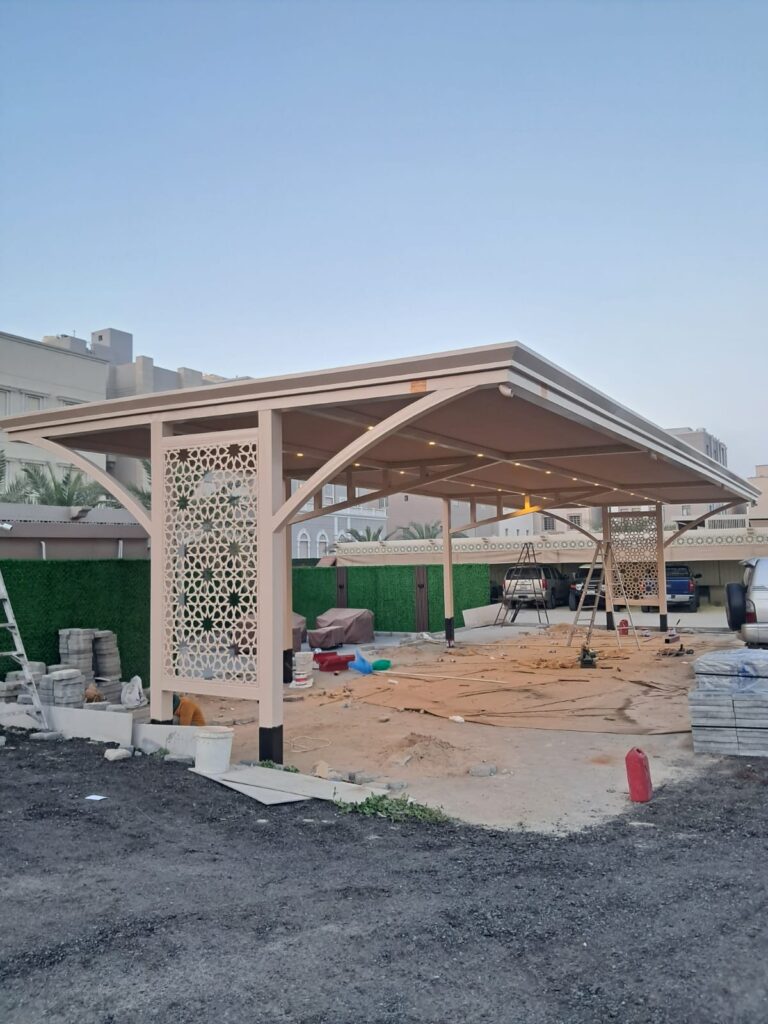 1. حداد مظلات الكويت نقدم لكم خدمات حدادة متكاملة لتصنيع وتركيب المظلات بأعلى معايير الجودة. يتم تنفيذ جميع الأعمال بواسطة فريق متخصص ومحترف يستخدم أجود المواد لضمان المتانة والجمال.